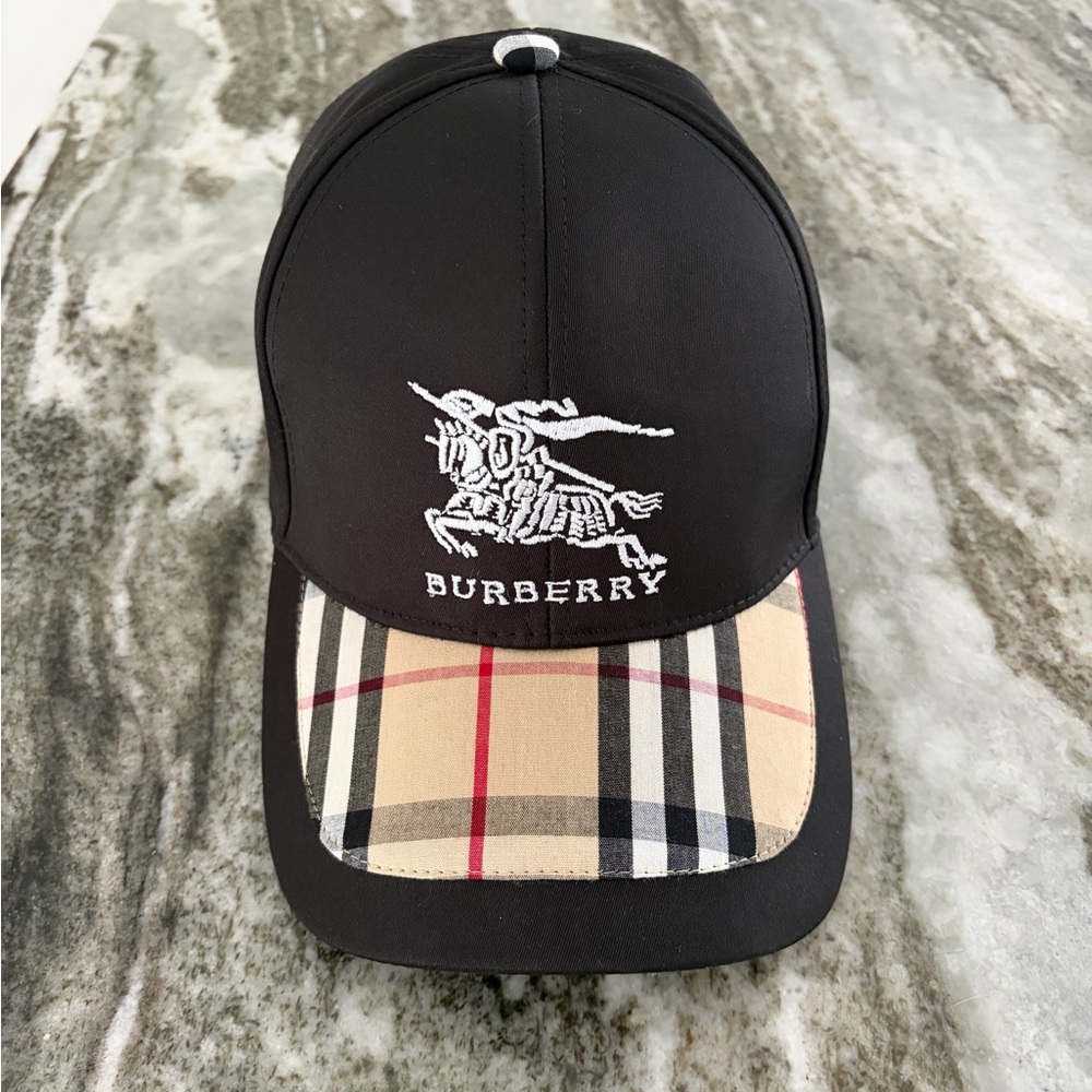 Burberry Black Cap with Beige Nova Check Brim